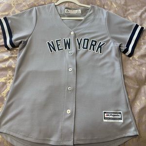 Women’s Yankee Jersey